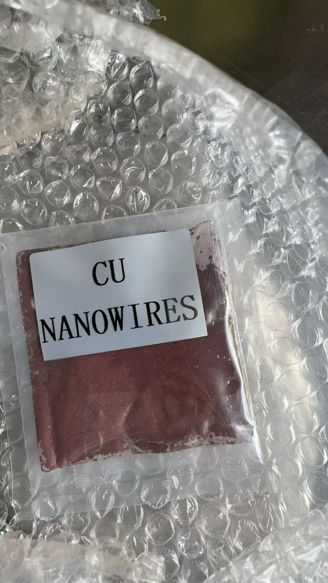 Hvorfor leveres vores kobber nanotråde i opløsningsmiddel